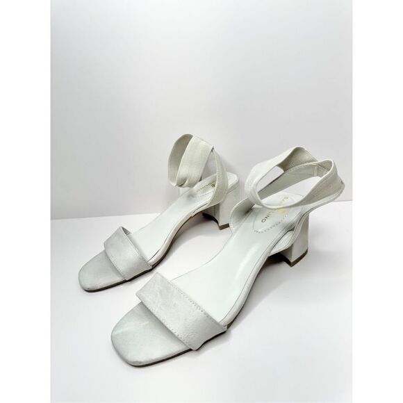 Bandolino Ankle Strap Sandals Womens Size 7.5 Light Gray Open Toe Block Heel - Picture 2 of 6